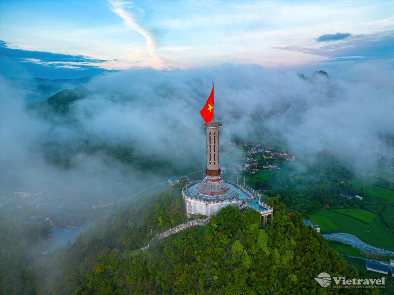 Đông Bắc: Hà Giang - Lũng Cú - Đồng Văn - Mã Pí Lèng - Mèo Vạc - Cao Bằng - Thác Bản Giốc - Hồ Ba Bể - Hà Nội